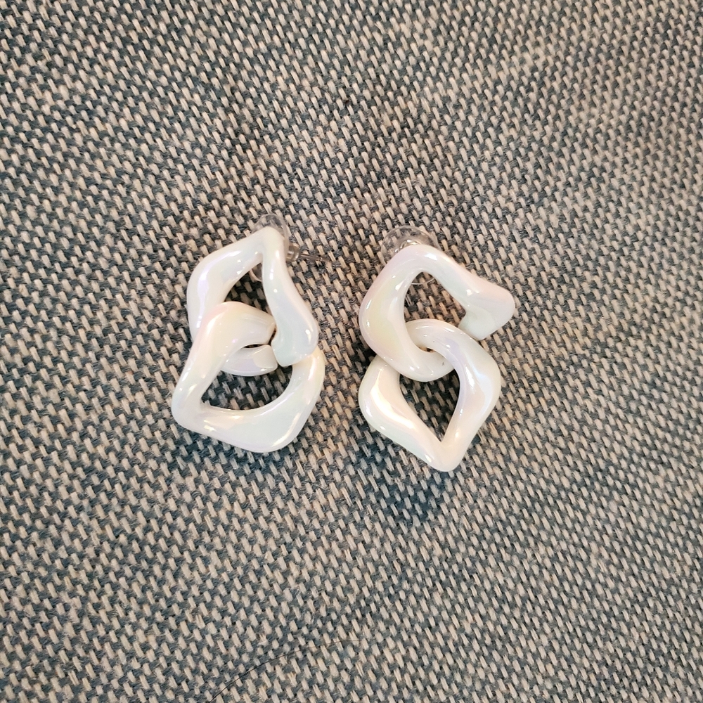 Iridescent Imitation Pearl Link Earrings